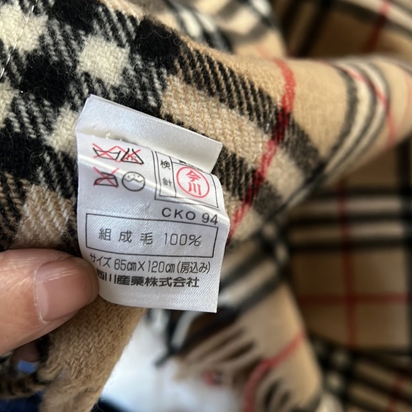 Vintage Burberry’s rectangle scarf - Picture 6 of 10